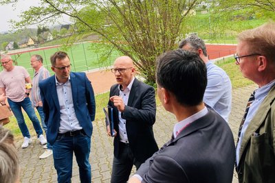 Olaf Gerstner stand bei einem Vor-Ort-Termin am Jugendtreff Lauter, organisiert von den Johannitern als Träger, Rede und Antwort. Er leitet das Referat Jugendhilfe im Erzgebirgskreis.