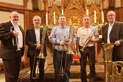 Ehrung für langjährige Mitglieder: Im Foto: (von links) Ulrich Grahl (40 Jahre), Heinrich Drechsler (50 Jahre), Alexander Grahl (20 Jahre), Klaus Kockisch (50 Jahre) und Martin Schwarzenberg (50 Jahre), nicht im Bild ist Lukas Winkel (10 Jahre).