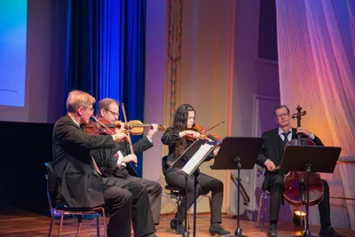 Das Konzertmeisterquartett der Chursächsischen Philharmonie mit Denis Kriger (links) Georg Stahl (rechts) und Stefan Büchner (zweiter von links) begleitete im Januar musikalisch den Neujahrsempfang von Bad Elster.