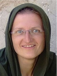 
              <p class="artikelinhalt">Die getötete Übersetzerin Daniela Beyer: Laut Gemeindereferent Pierre Große sind gegen sie erhobene Spionagevorwürfe abwegig. </p>
            