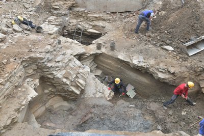An der Brennhausgasse 8 in Freiberg entdeckten die Archäologen auch Mauerreste.