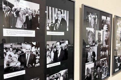 Matthias Lippmann und die Politiker von Kohl und Schröder bis zu Genscher und Mitterrand.