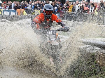Nach seiner Enduro-Premiere im Vorjahr meisterte Ex-Biathlet Michael Rösch auch diesmal in Lichtenberg jedes Hindernis. 