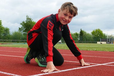 Gibt im Fußball und in der Leichtathletik Vollgas: Paul Thore Richter.