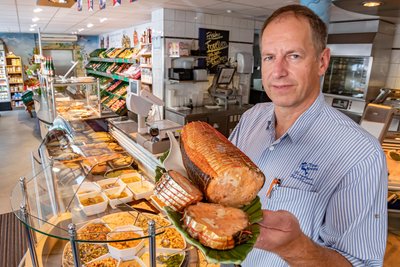 Fischsommelier Tino Kaden bietet mit seinem Fachgeschäft ein Alleinstellungsmerkmal in der Region. Seine Kunden kommen unter anderem aus Dresden und sogar Prag, sagt er.