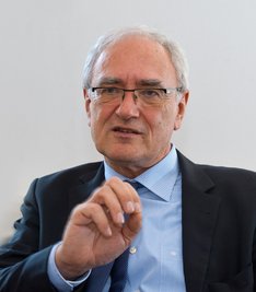 Will die Vereinbarkeit von Beruf und Familie auch tarifpolitisch anpacken: IG-Metall-Chef Detlef Wetzel.