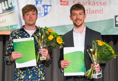 Kufenflitzer Michael Roth (rechts) holte bei den Männern die meisten Stimmen vor Triathlet Philipp Dressel-Putz (links). Die Ehrung des am Samstag verhinderten drittplatzierten Sprinters Lucas Jakubczyk wird nachgereicht.
