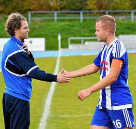 Franz Weinert (r.) wird am Sonntag beim Gastspiel in Langenau wohl wieder die Kapitänsbinde tragen. Sein Trainer Sebastian Voigt (l.) muss weiterhin auf einige Stammspieler verzichten. 