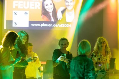 Einer der letzten Auftritte: Bei einer Party im März in der Festhalle Plauen zum Voten für das MDR-Jump-Osterfeuer: Tanzen und Voten, für Tanzende um Ronny Bartsch (3. von rechts) kein Problem.