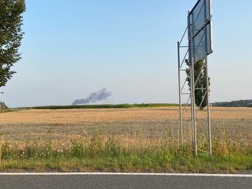 Die Rauchwolke war bis zu 15 Kilometer weit zu sehen. 