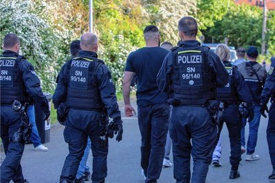 Pfingstrummel: Polizeieinsatz wegen Drogenhandels.