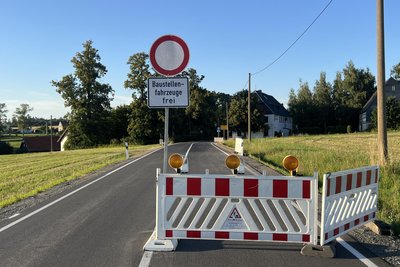 Im Verlauf des Dienstags soll in Gersdorf die Sperrung der Ortsdurchfahrt aufgehoben werden.