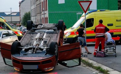 An der Kreuzung Peterstraße/Hainstraße kommt es immer wieder zu schweren Unfällen. Hier wurden im August 2011 zwei Kinder und die Fahrerin eines Skoda schwer verletzt.