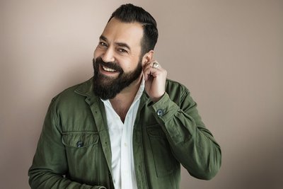 Der Abgelichtete muss sich im Moment besonders fühlen, sagt Chris Gonz. Auf diesem Foto ist es Laith Al Deen.