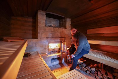 Andreas Steinert kümmert sich um die richtigen Temperaturen in den verschiedenen Saunen.