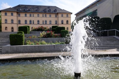 Eigentlich sollte das Lichtensteiner Stadtmuseum sich dauerhaft im Altbau des Kulturpalais (links) einrichten – doch daraus wird wohl nichts. Stattdessen gibt es Pläne für einen erneuten Umzug.