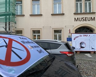 Bereits im Sommer protestierten Bürger in Oederan gegen die geplante Ansiedelung von Windkraftanlagen im Stadtgebiet, insbesondere auf dem Ranis. Für den dortigen Windpark ist inzwischen ein Antrag auf Errichtung und Betrieb gestellt worden. 