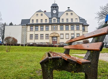 In Taura soll mehr Platz für Krippen- und Kindergartenkinder geschaffen werden. Doch der Auszug aus den Räumen der Grundschule stößt auf mehr Hürden als gedacht. 