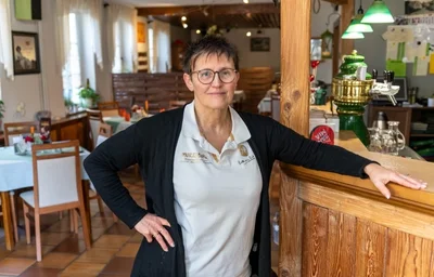 Babette Sobe betreibt seit 32 Jahren die Mittweidaer Gaststätte und Pension "Moritzburg" privat. Um sich über Wasser zu halten, bietet sie einen Abhol- und Lieferservice an.