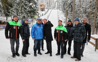 Ein zukunftsweisendes Treffen mit dem Ministerpräsidenten (Mitte).
