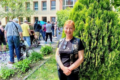 Claudia Mihàly-Anastasio leitet die Barber Angels Sachsen: "Ich habe viel Glück gehabt und möchte etwas zurückgeben." Sie lobt die Sponsoren, darunter die Unternehmen Wahl und DM. 