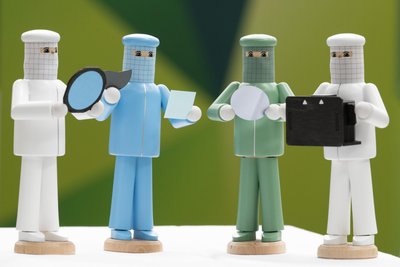 Ausgestellt beim Branchentreff im Silicon Saxony: Reinraum-Personal als Räuchermännchen. Kann Sachsens Handwerk auf mehr Unterstützung durch die Landespolitik hoffen?