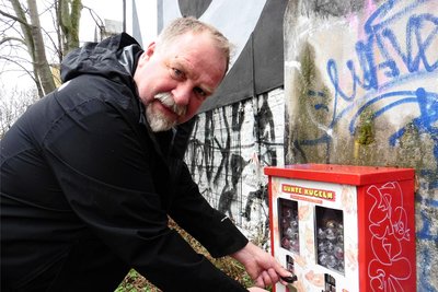 Der Germanist Henner Kotte ist als Autor unter anderem für seine Krimis bekannt, die in Sachsen spielen.