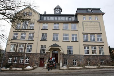 Die Aktion „Der wandernde Bauzaun“ wird mit der Außenstelle des Gymnasiums fortgeführt.