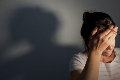 Komplette Reizüberflutung? Ob Autismus dahintersteckt, stellen Fachärzte für Psychotherapie oder Psychotherapeuten fest.