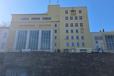 Das Fernheizwerk in Bad Elster an der Bahnhofstraße wird aktuell modernisiert.