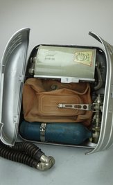 Links ist das BG 172 zu sehen, rechts ein Blick in die Sonderschau (hinten der Horch 853).