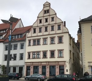 Im Haus Obermarkt 10 hat Carlowitz ab 1690 gewohnt. 