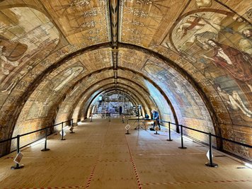 Wird restauriert: das gut 700 Quadratmeter große hölzerne Tonnengewölbe der Grote Kerk mit den Deckengemälden.