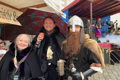 Christina Anderssohn mit ihren beiden Söhnen Chris und Eric (rechts).