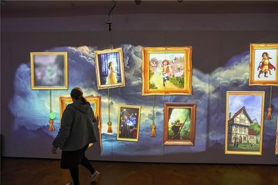 Die neue Sterntaler-Ausstellung im Schloss Lichtenwalde erzählt Heldengeschichten und ist bis November zu sehen. 