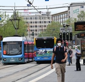 Die Haltestelle Roter Turm wird zeitweise nicht bedient.
