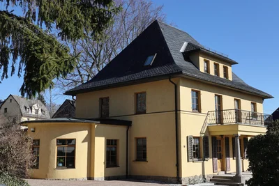 Stadt verkauft das Fritz-Körner-Haus an der Pestalozzistraße in Beierfeld. Der neue Eigentümer überzeugt Stadträte mit seinem Nutzungskonzept.