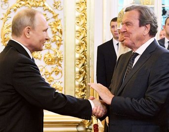 Ex-Bundeskanzler Gerhard Schröder und Kremlchef Wladimir Putin hatten nach russischen Angaben ein Vieraugengespräch. (Archivbild)