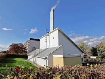 Das Heizhaus der Stadtwerke Oberlungwitz an der Robert Koch Straße: Für den Ernstfall gibt es eine kleine Notreserve Heizöl. 