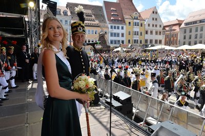 Die amtierende Bergstadtkönigin Susann Leu begrüßte die Besucher auf dem Obermarkt am Sonntag.
