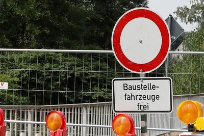 In der Schwarzenberger Altstadt wird ab 20. Juni eine Vollsperrung - hier ein Symbolfoto - auf der Erlaer Straße erforderlich.