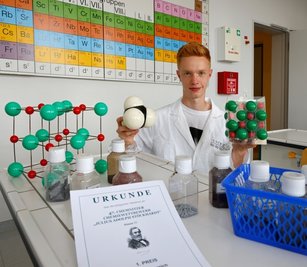 Tom Eisenreich hat beim Stöckhardt-Wettbewerb den 1. Platz erreicht. Doch ihn interessiert nicht nur Chemie. 