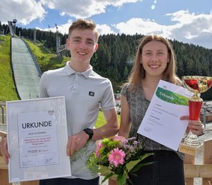 Nick Schönfeld und Jenny Nowak vom Bundesstützpunkt Klingenthal sind für ihre sportlichen Leistungen ausgezeichnet worden.