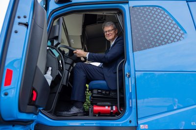 Der Bundesverkehrsminister gibt den Startschuss für das SID-Tool. 
