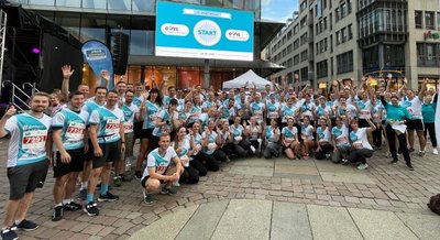 Vorige Woche haben 90 Mitarbeiterinnen und Mitarbeiter der Komsa Hartmannsdorf am Chemnitzer Firmenlauf teilgenommen. "Das sind tolle Momente, mit denen wir in Bewegung bleiben und uns als Team zusammenschweißen", so Katrin Haubold, Vorstand Personal. 