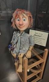 Maskottchen Wuschel wird als Quizmaster aktiv. 