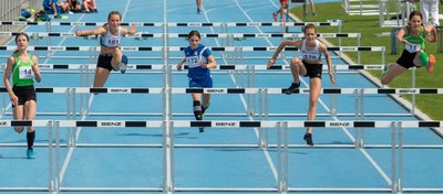 Kreis- Kinder- und Jugendspiele Leichtathletik in Mittweida: 60 Meter Hürden W13: (v.li.) Mila Müller (LG Mittweida), Johanna Grämer (Freiberger PSV), Judy Dornblut (TSG Oederan), Amelie Brühl (SV Turbine Frankenberg), Enna Opitz (TSG Oederan) und Annika Mai (Freiberger PSV) (Foto: Mario Hösel)