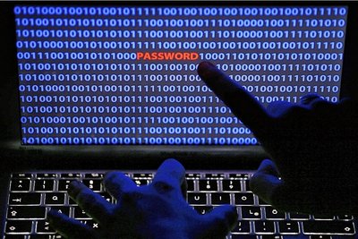Über das Internet verschaffen sich Kriminelle Zugriff auf fremde Zugangsdaten zu Onlinediensten unter anderem von Banken und die dazugehörigen Passwörter (Symbolfoto).