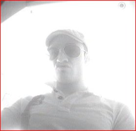 Dieser Mann hob nach Polizeiangaben im August 2013 mit einer gestohlenen EC-Karte mehrere hundert Euro an einem Geldautomaten in Zwönitz ab.