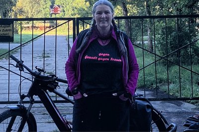 Ihre Botschaft trägt Birgit Pfersich auf dem T-Shirt. Darüber kommt sie mit Menschen in ganz Deutschland ins Gespräch.